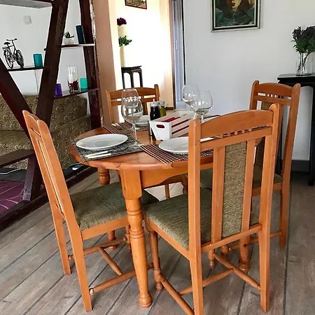 Center Apartment *
